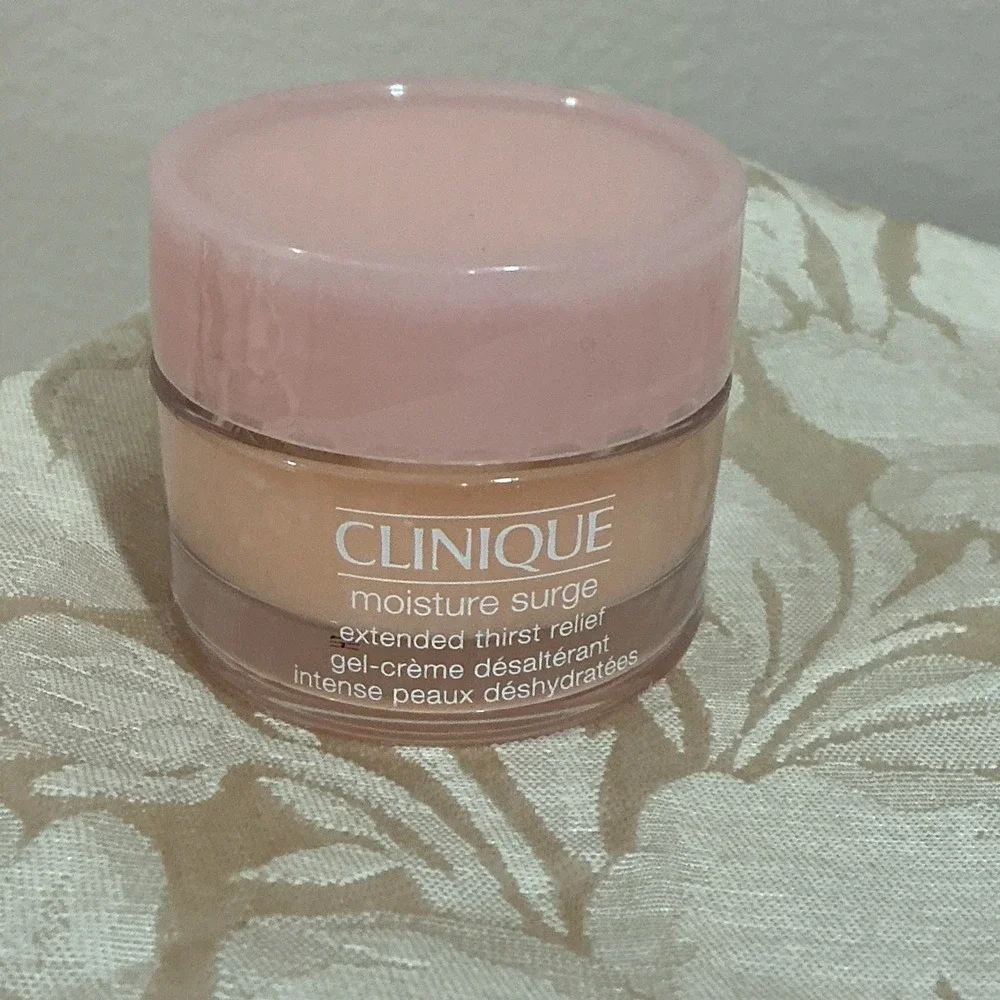 Clinique Eyeshadow Blush Palette & Moisture Surge Gel Smoldering Mauve Plum 21